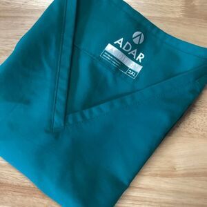 EUC‎ Ladies Adar Addition Performance 3 pocket Scrub Top -2XL